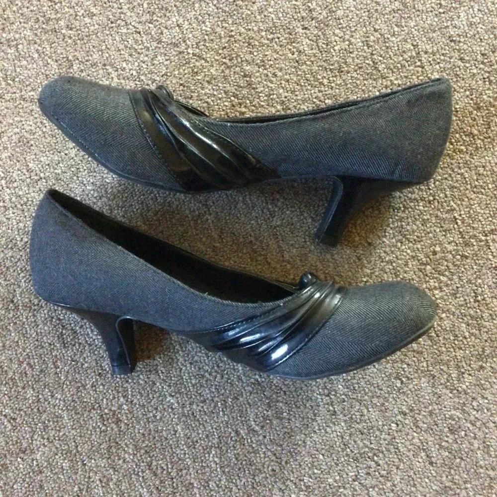 Nue Options Ava Gray and Black Heels - Size 8 - Picture 4 of 7